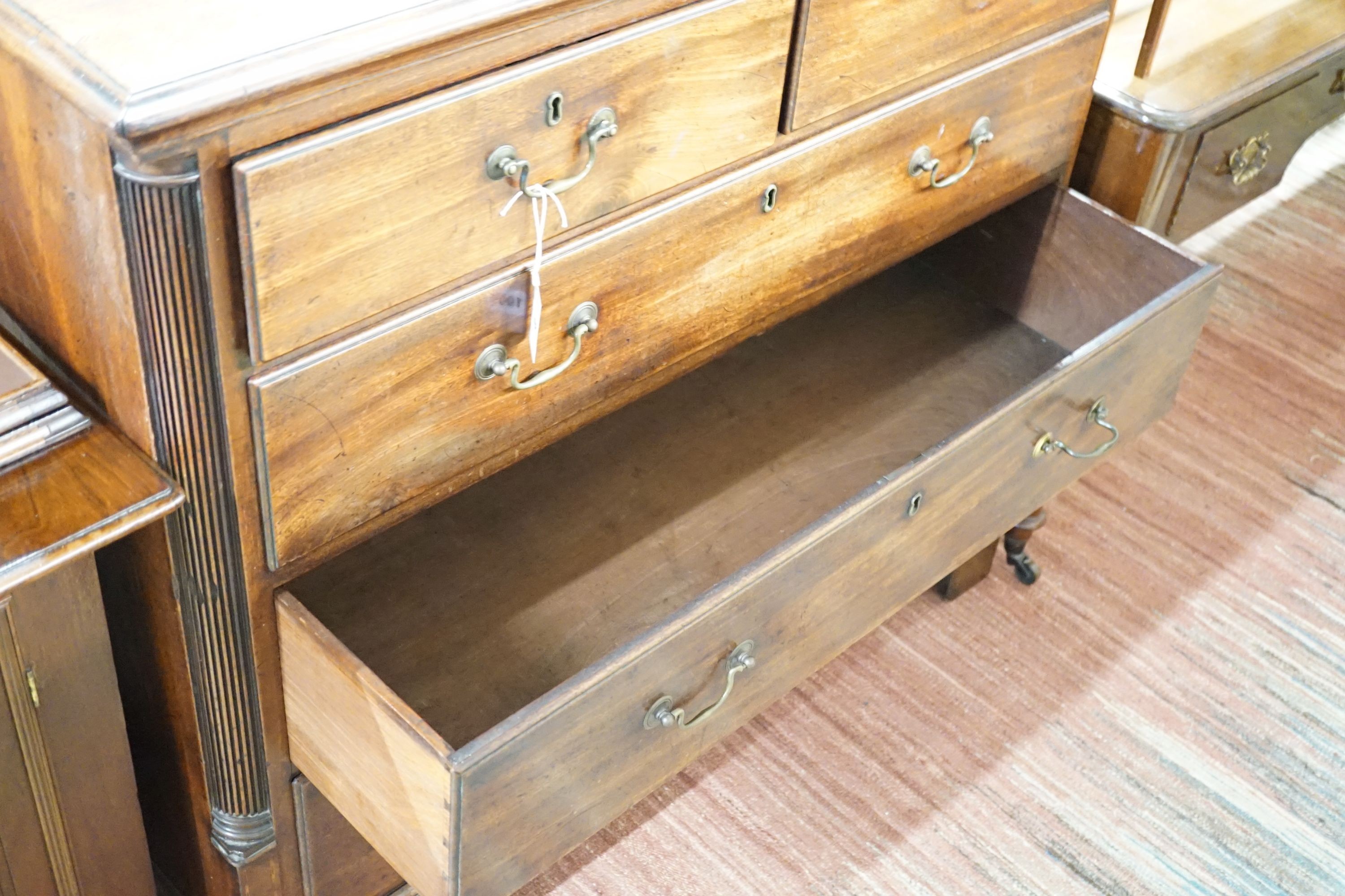 A George III North Country mahogany chest of drawers, 118 cm wide, 55 cm deep, 109 cm high